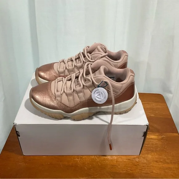 Jordan 11 rose gold size 6